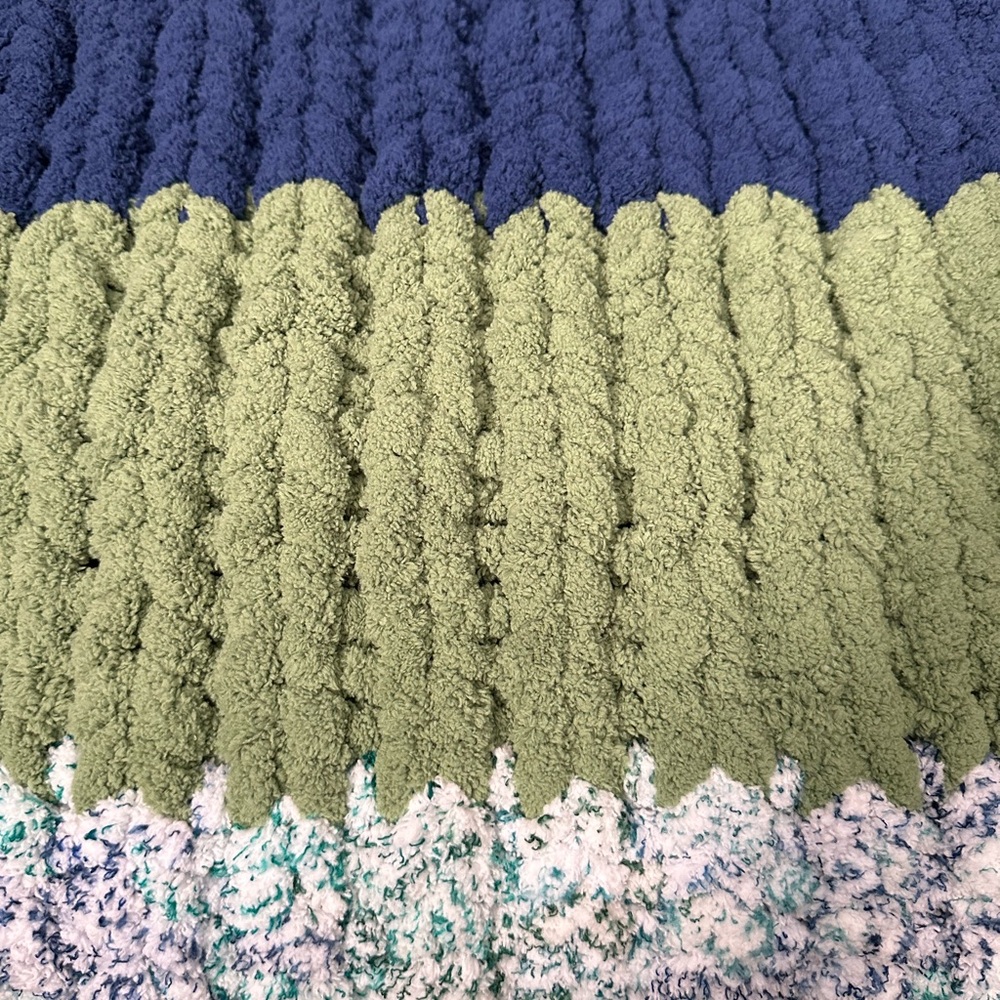 Finger knit chunky blanket